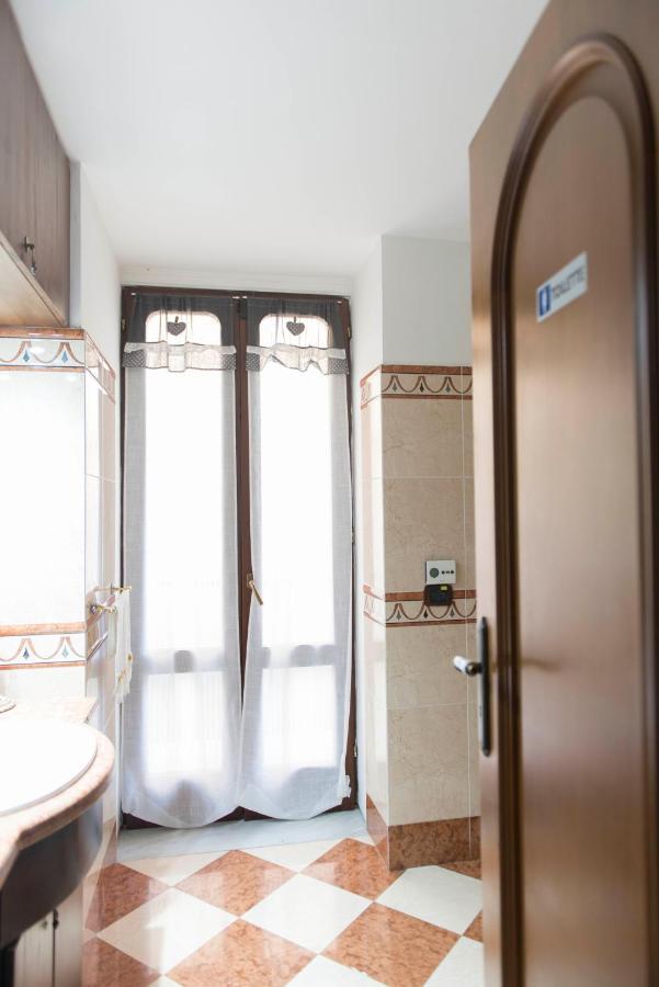 Laetitia Guest House32 Aversa Bagian luar foto